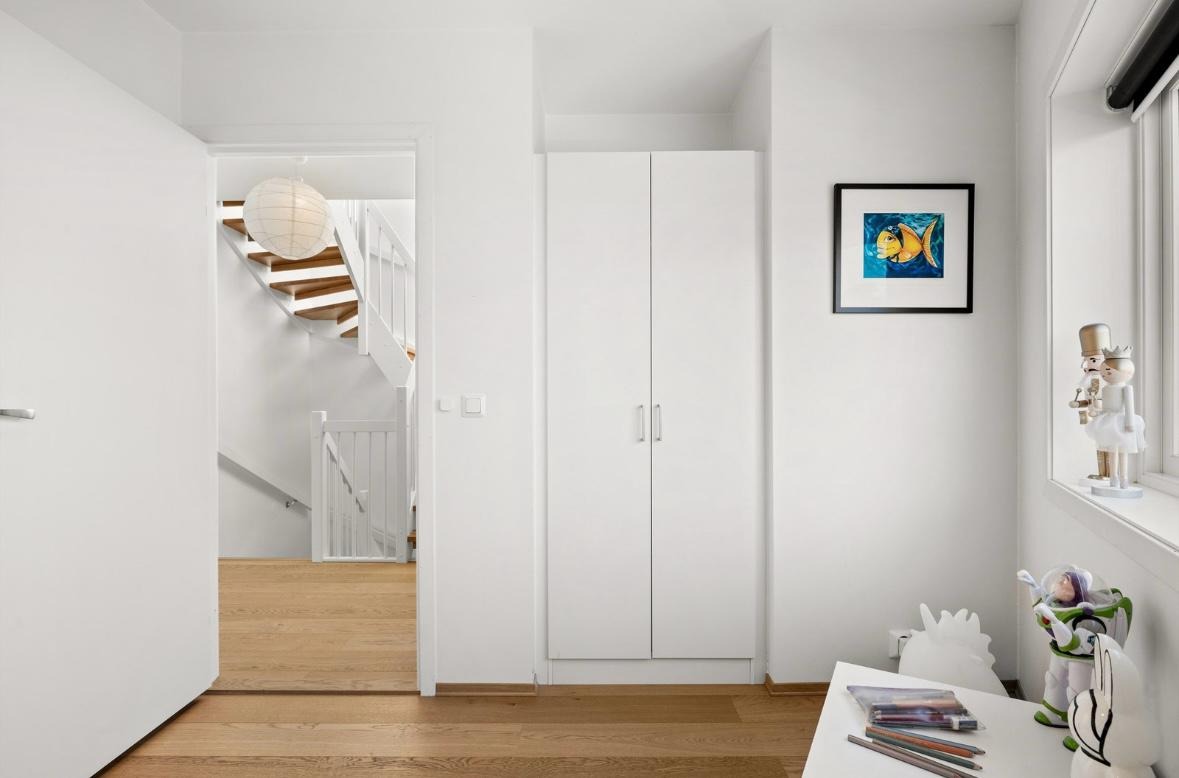 Soverom 2 i 2. etg. Dette rommet er i dag delvis malt i fargen Masala fra Jotun. 